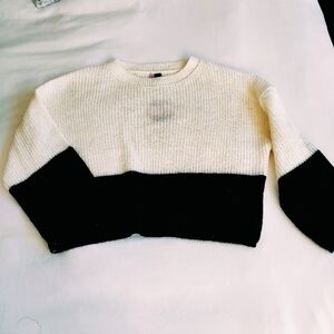 LOVE by Design Cropped Sweater Medium